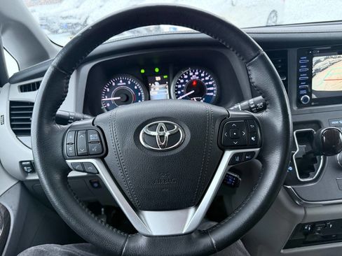 Used 2019 Toyota Sienna XLE Premium image 26