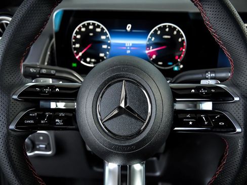 Certified 2025 Mercedes-Benz GLB 250 GLB 250 4MATIC image 13