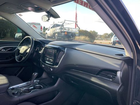 Used 2020 Chevrolet Traverse LT image 29