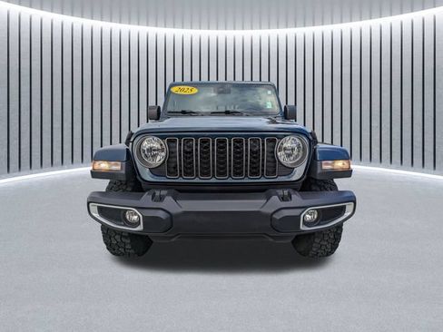 Used 2025 Jeep Gladiator Sport AWD/4WD image 9