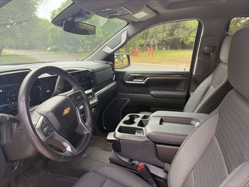 Used 2022 Chevrolet Silverado 1500 LT w/ Diesel Off-Road Package image 8