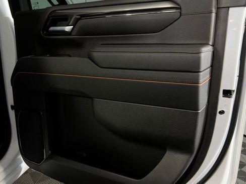 Used 2025 GMC Sierra 2500 AT4 image 34