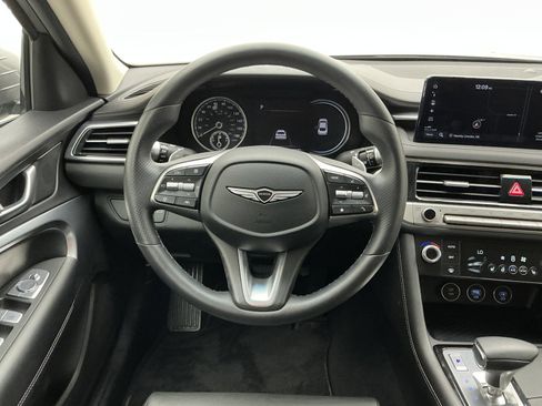 Used 2025 Genesis G70 2.5T image 19