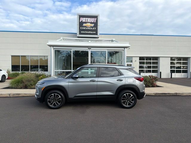 Used 2024 Chevrolet TrailBlazer LT w/ LT Cold Weather Package AWD/4WD image 1