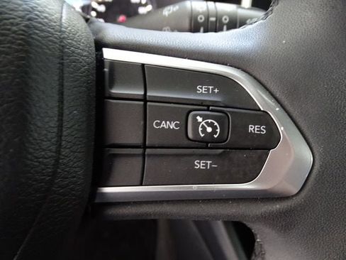 Used 2023 Jeep Compass Latitude image 8