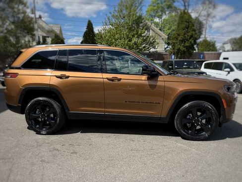 New 2026 Jeep Grand Cherokee Limited w/ Limited Altitude Package AWD/4WD image 4