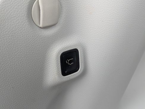 Used 2018 Jeep Compass Limited w/ Navigation Group FWD image 14