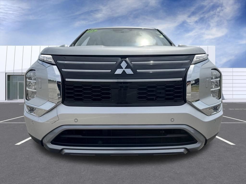 Used 2025 Mitsubishi Outlander SE AWD/4WD image 7