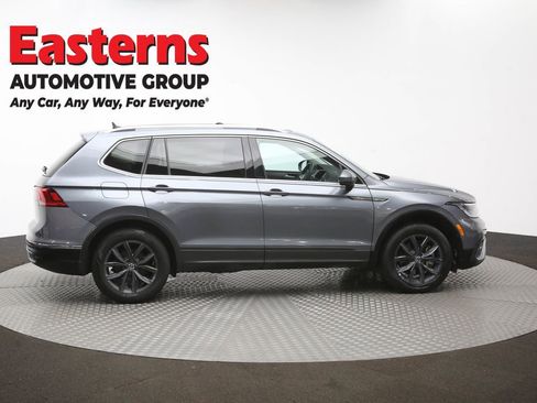 Used 2022 Volkswagen Tiguan SE w/ Panoramic Sunroof Package image 45