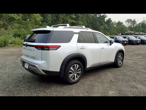 Used 2025 Nissan Pathfinder SL AWD/4WD image 8