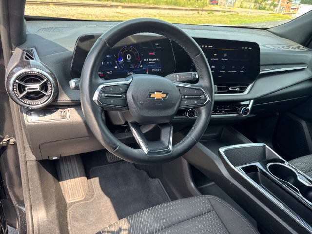 Used 2025 Chevrolet Equinox LT AWD/4WD image 14