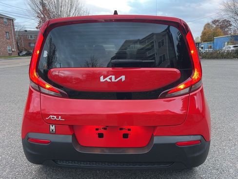 Used 2022 Kia Soul LX image 4