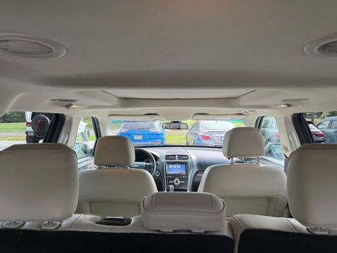 Used 2017 Ford Explorer Platinum image 38