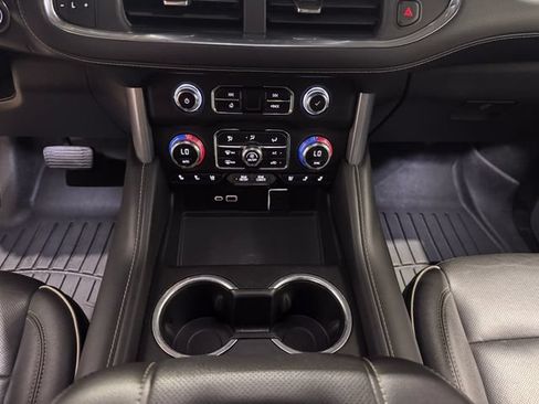 Used 2023 GMC Yukon XL SLT AWD/4WD image 15