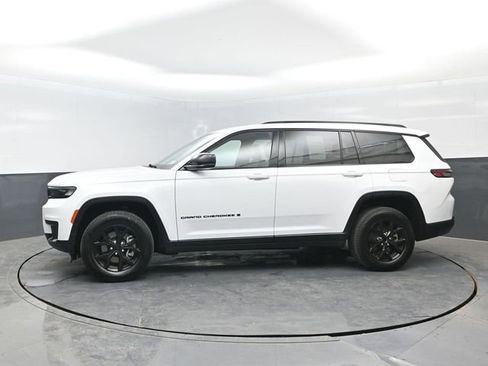Used 2024 Jeep Grand Cherokee L Laredo AWD/4WD image 4