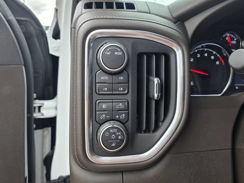 Used 2022 Chevrolet Silverado 1500 RST AWD/4WD image 19