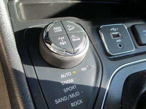 Used 2020 Jeep Cherokee Trailhawk w/ Cold Weather Group image 25