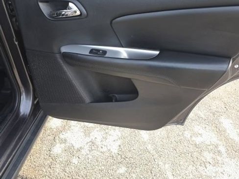 Used 2018 Dodge Journey SE w/ Popular Equipment Group FWD image 25