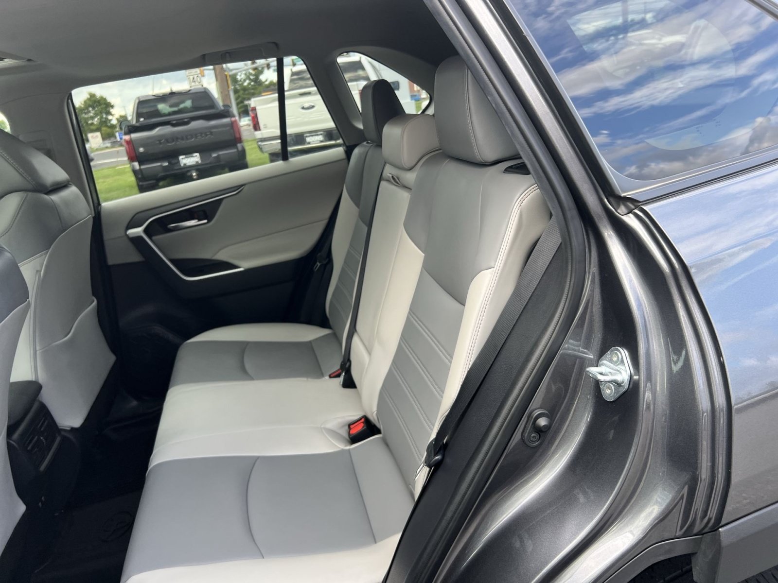 Used 2021 Toyota RAV4 XLE Premium AWD/4WD image 24