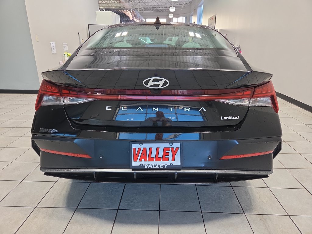 Used 2024 Hyundai Elantra Limited FWD image 10