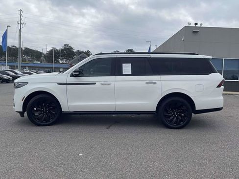 Used 2025 Lincoln Navigator L Reserve w/ Jet Appearance Package image 6