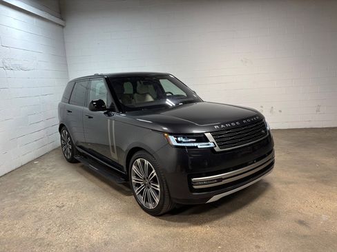 Used 2023 Land Rover Range Rover SE image 4