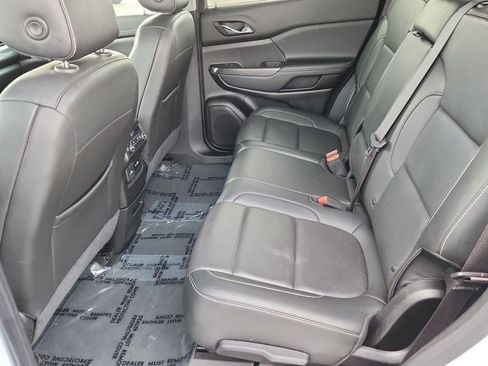 Used 2023 GMC Acadia SLT image 10