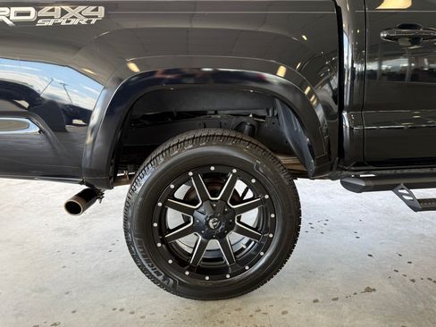 Used 2019 Toyota Tacoma TRD Sport AWD/4WD image 13