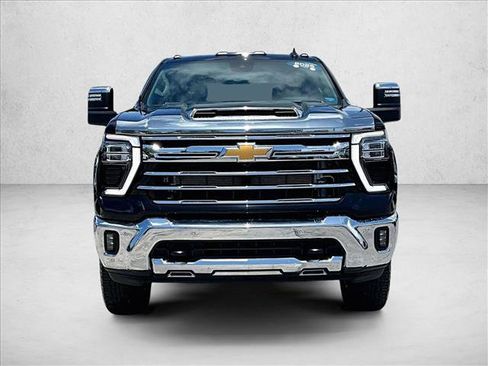 Used 2025 Chevrolet Silverado 3500 LTZ w/ LTZ Plus Package AWD/4WD image 3