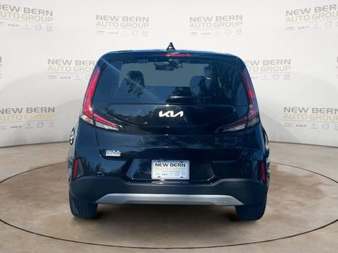 Used 2025 Kia Soul LX FWD image 4