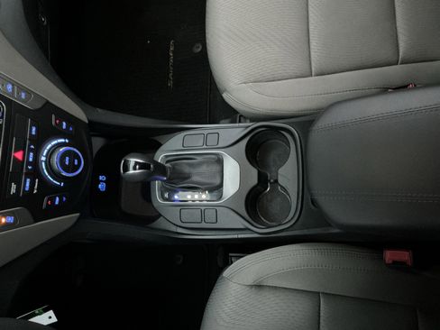 Used 2017 Hyundai Santa Fe Sport image 11