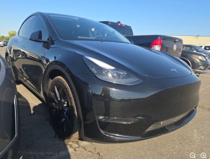 Used 2024 Tesla Model Y Long Range AWD/4WD image 11
