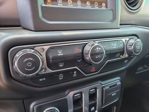 Used 2021 Jeep Wrangler Sport AWD/4WD image 19