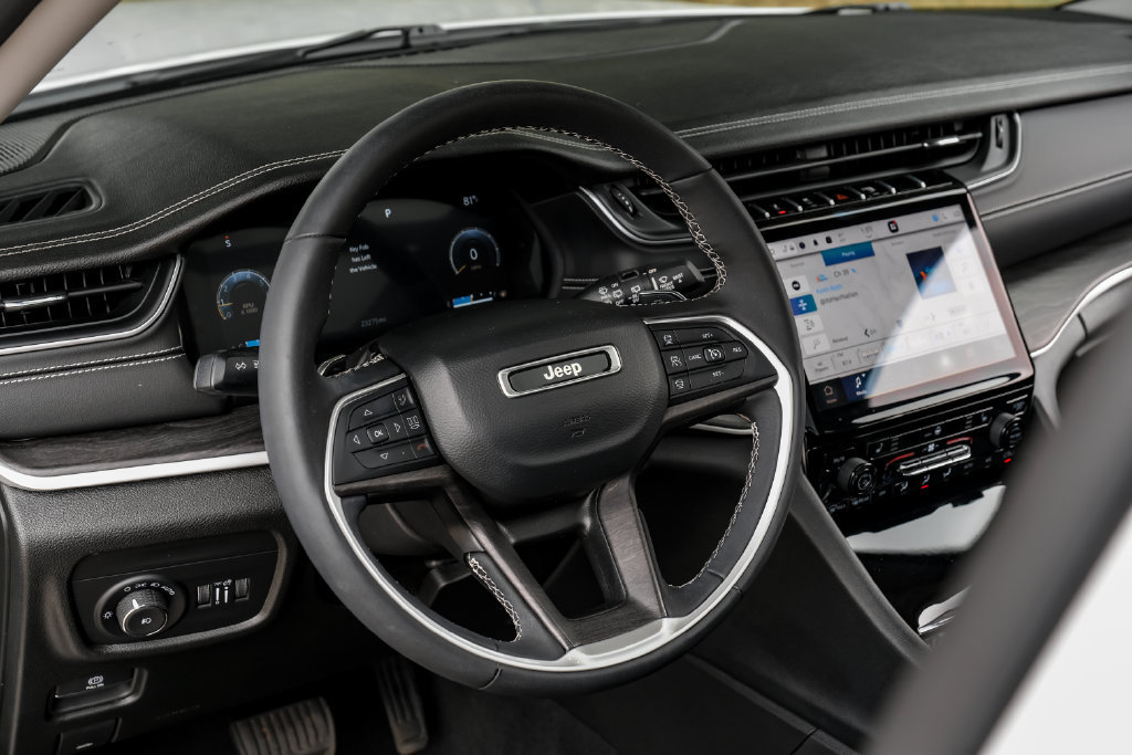 Used 2023 Jeep Grand Cherokee L Limited AWD/4WD image 4