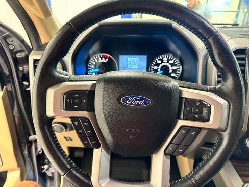 Used 2017 Ford F150 Lariat w/ Equipment Group 502A Luxury AWD/4WD image 18