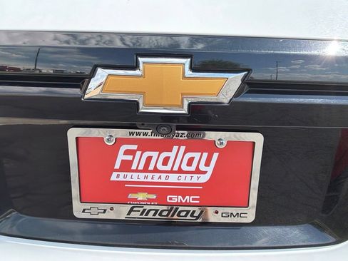 Used 2025 Chevrolet Traverse LT FWD image 12