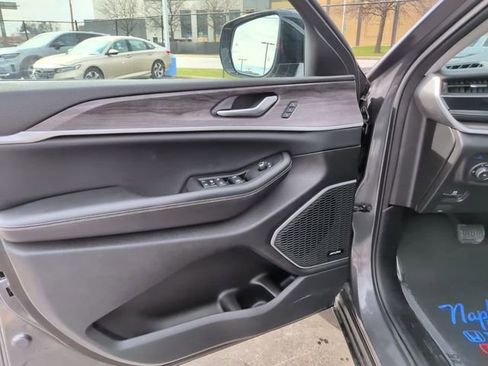 Used 2023 Jeep Grand Cherokee 4WD 4xe w/ Luxury Tech Group II image 23