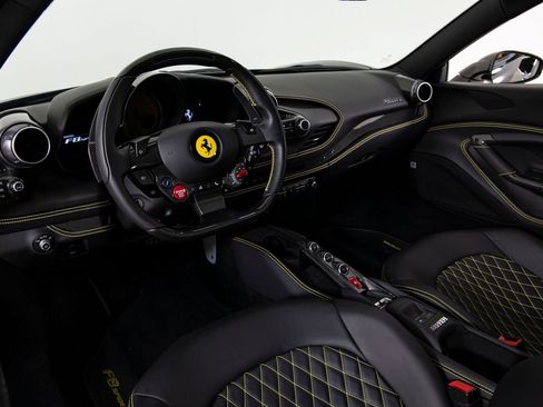 Certified 2022 Ferrari F8 Tributo RWD image 4