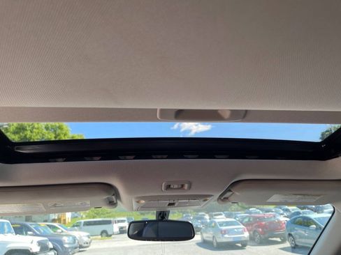 Used 2017 Nissan Pathfinder Platinum FWD image 24