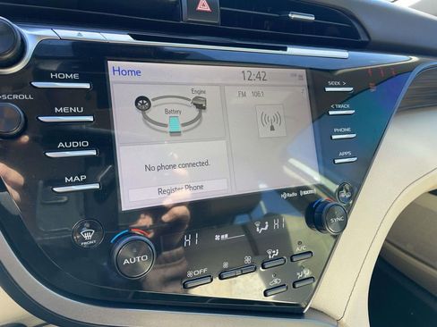 Used 2020 Toyota Camry XLE image 39