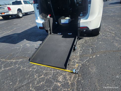 Used 2026 Chrysler Pacifica Select FWD image 12