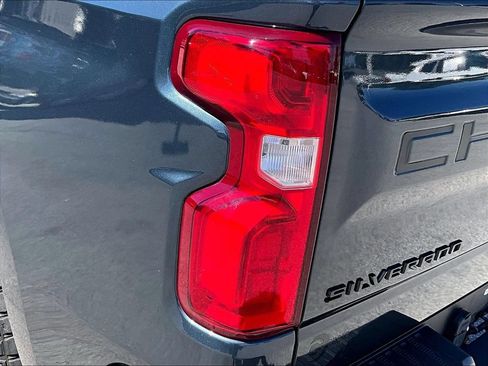 Used 2021 Chevrolet Silverado 1500 LT Trail Boss w/ Convenience Package II AWD/4WD image 32