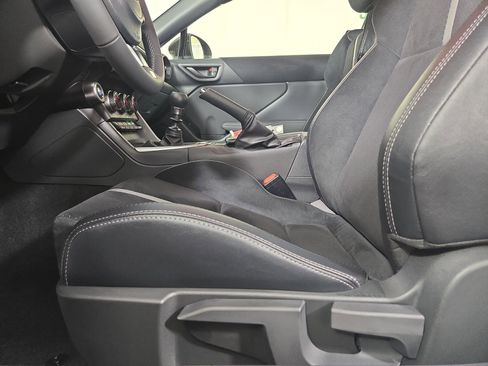 Used 2025 Toyota GR86 Premium w/ ALL Weather Mat Package (TMS) RWD image 28