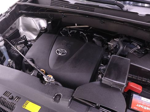 Used 2018 Toyota Highlander SE AWD/4WD image 25