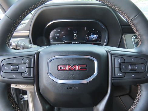 Used 2024 GMC Yukon AT4 w/ Technology Package AWD/4WD image 29