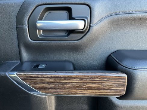 Used 2019 Chevrolet Silverado 1500 High Country image 19