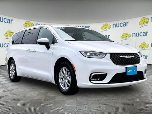 Used 2023 Chrysler Pacifica Touring-L FWD image 1