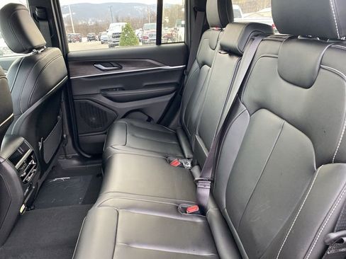 New 2025 Jeep Grand Cherokee Limited image 17