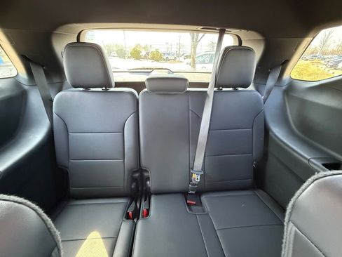 Used 2025 Chevrolet Traverse LT image 33