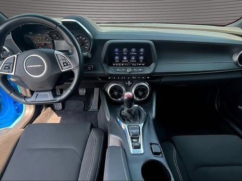 Used 2022 Chevrolet Camaro LT w/ Technology Package RWD image 7